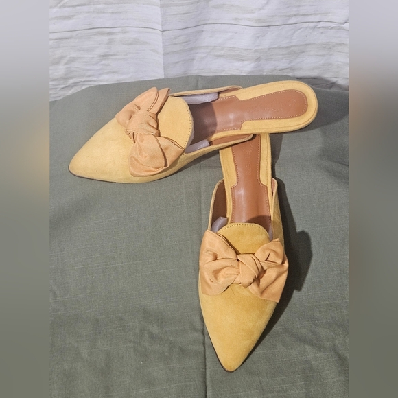 Elegant Yellow Mules with Bow Detail - Picture 3 of 13